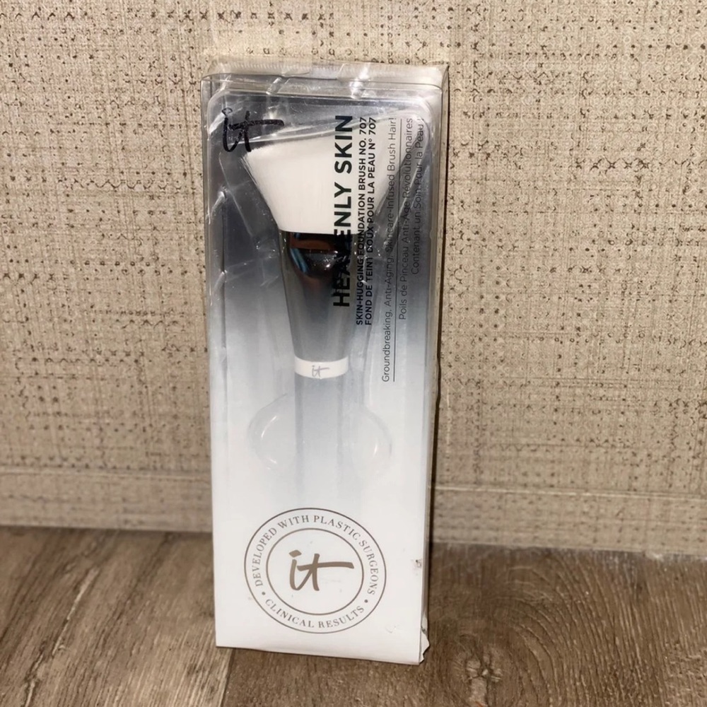 It Cosmetics Foundation Brush No 707